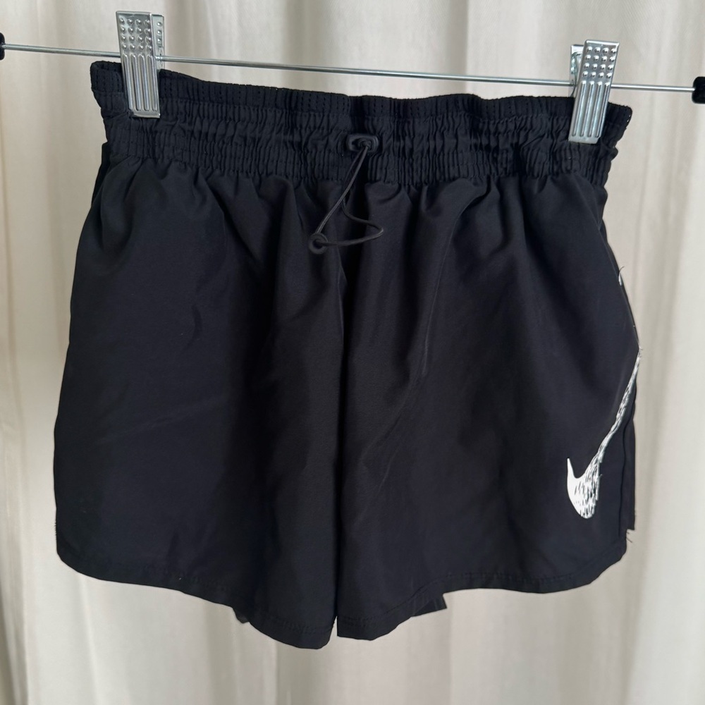 Nike Black Women's Elastic-Waist Athletic Shorts